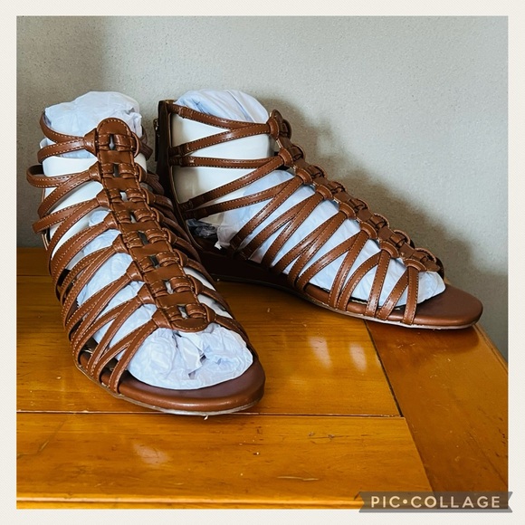 NWOT NEW!! Comfortveiw Cognac Brown “The Helen” Faux Leather Gladiator Sandals - Picture 5 of 6